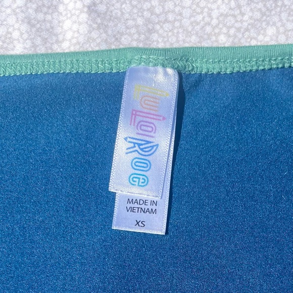 Lularoe Perfect Tee, Size XS - Picture 2 of 3